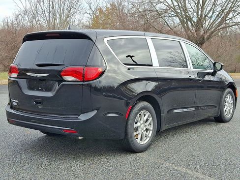 New 2026 Chrysler Voyager LX image 4