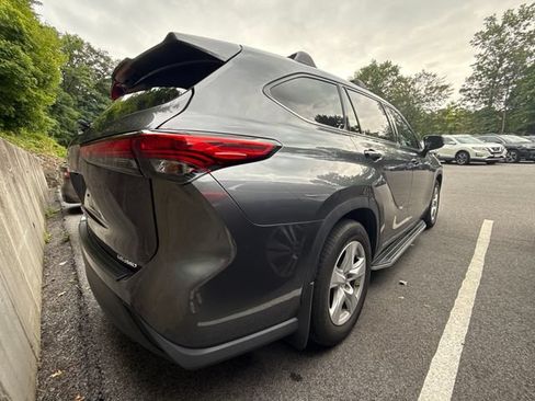 Used 2020 Toyota Highlander LE AWD/4WD image 2