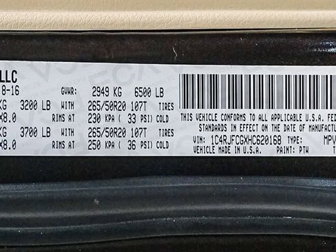 Used 2017 Jeep Grand Cherokee Overland image 30