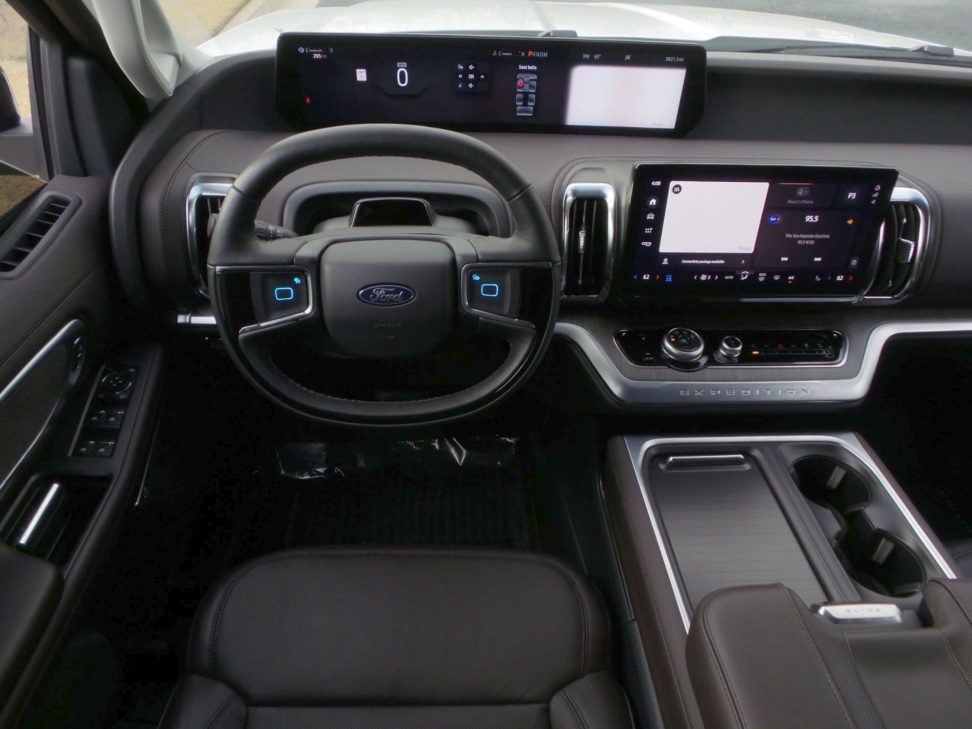 Used 2025 Ford Expedition Max Platinum w/ Platinum Ultimate Package AWD/4WD image 17