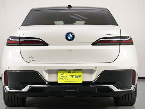 Used 2023 BMW i7 xDrive60 image 11