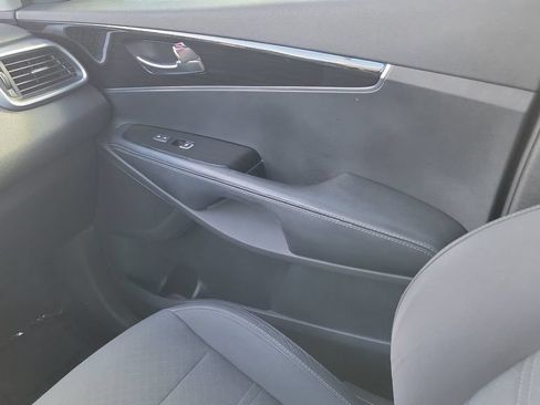 Used 2019 Kia Sorento S FWD image 13