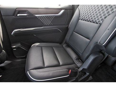Used 2025 GMC Acadia Denali FWD image 14