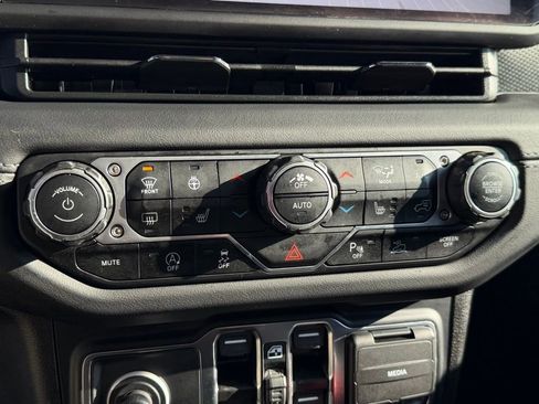 Certified 2024 Jeep Wrangler Unlimited Rubicon image 26