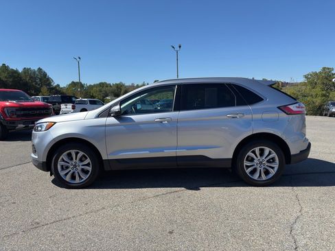 Used 2022 Ford Edge Titanium image 2