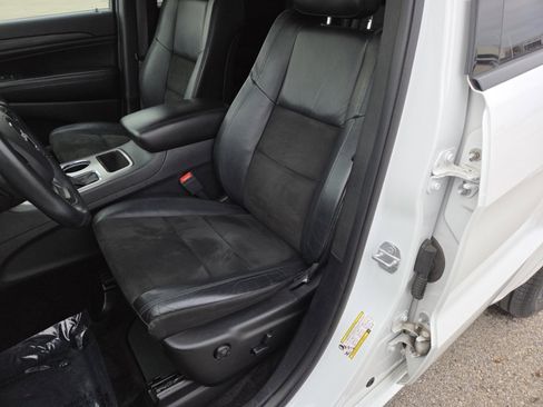 Used 2019 Jeep Grand Cherokee Altitude image 24