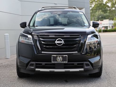 Used 2023 Nissan Pathfinder SL w/ Black Appearance Package AWD/4WD image 2