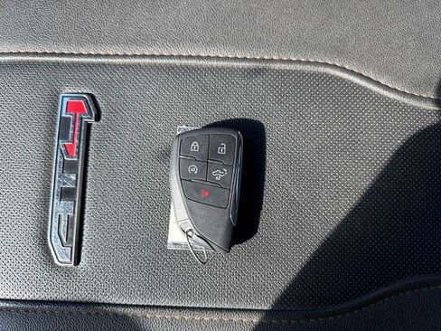 Used 2024 GMC Sierra 2500 AT4 w/ AT4 Preferred Package AWD/4WD image 21