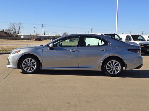 Used 2024 Toyota Camry LE image 4