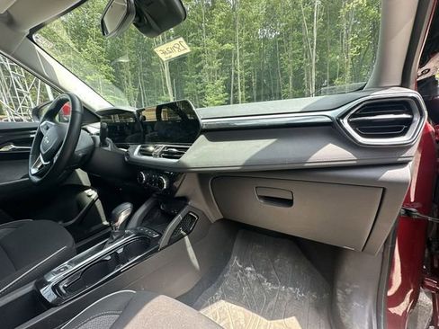Used 2024 Chevrolet TrailBlazer LT w/ Convenience Package AWD/4WD image 31