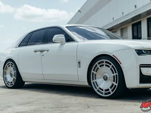 Used 2022 Rolls-Royce Ghost w/ Ghost Package image 58