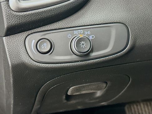 Used 2021 Chevrolet Trax LT w/ LT Convenience Package image 17