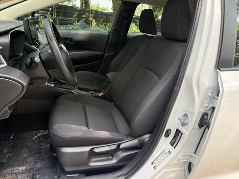 Used 2025 Toyota Corolla LE FWD image 33