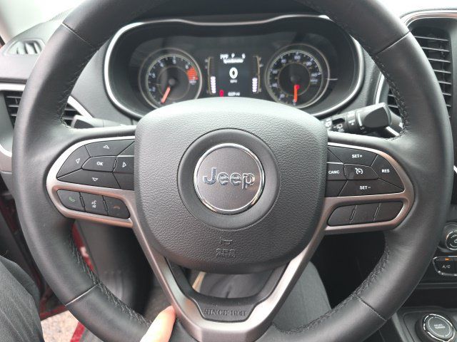 Used 2019 Jeep Cherokee Latitude Plus AWD/4WD image 5