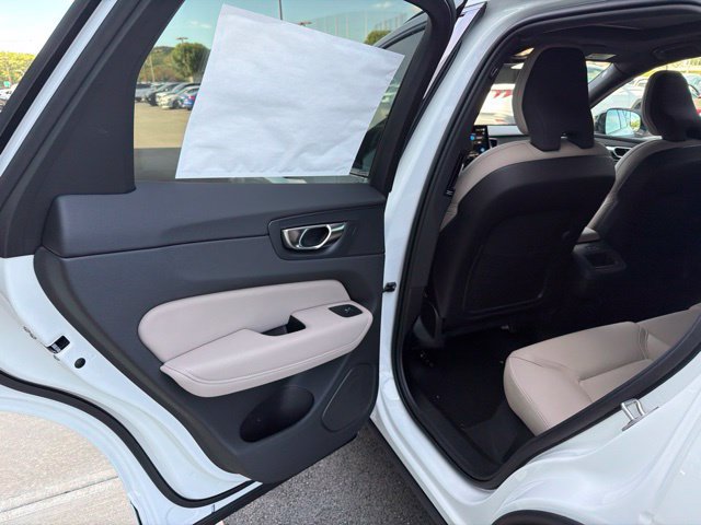 New 2027 Volvo XC60 B5 Plus AWD/4WD image 11