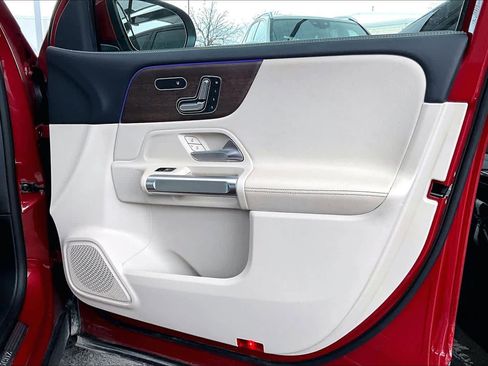 Used 2022 Mercedes-Benz GLB 250 image 24