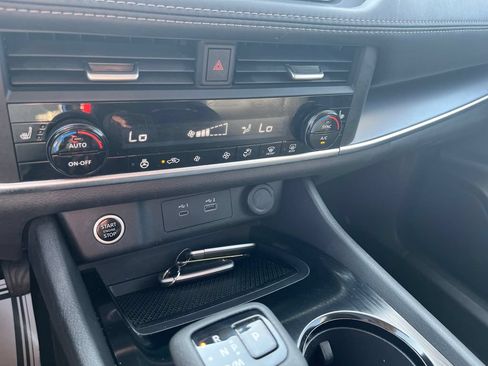 Used 2023 Nissan Rogue SV w/ SV Premium B Package AWD/4WD image 19