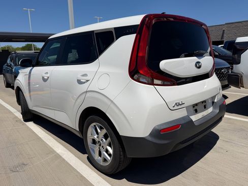 Used 2021 Kia Soul S FWD image 4