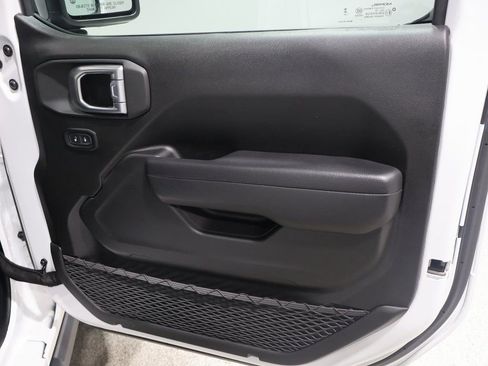 Certified 2024 Jeep Wrangler Willys image 28