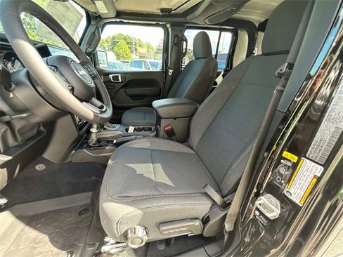 New 2025 Jeep Gladiator Sport image 8