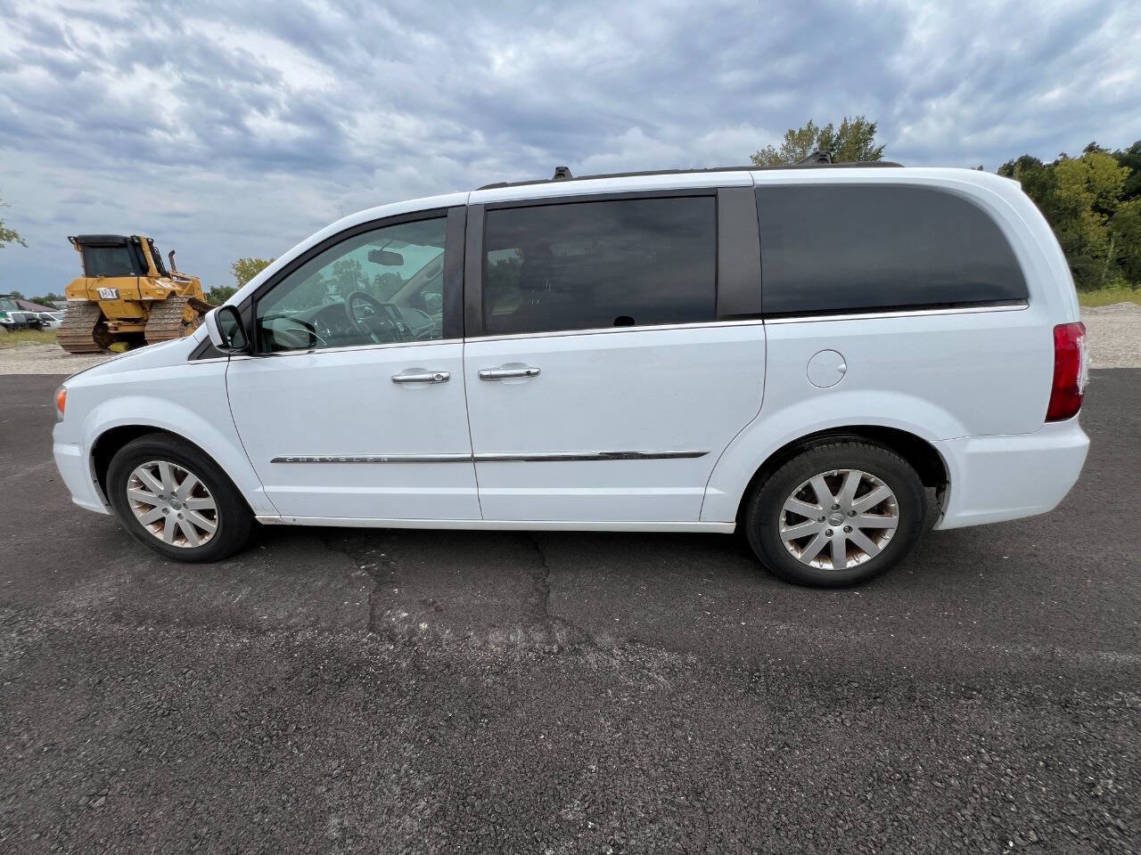 Used 2015 Chrysler Town & Country Touring w/ Driver Convenience Group FWD image 19