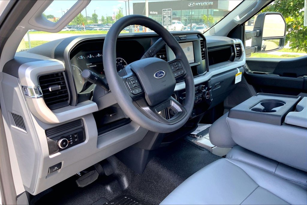 New 2026 Ford F550 4x4 Regular Cab Super Duty image 5