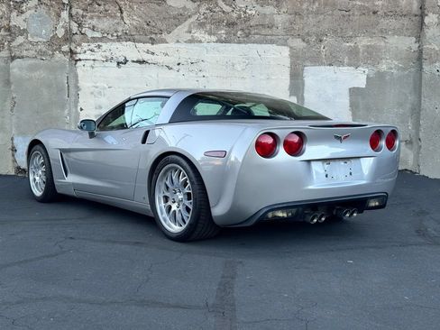 Used 2007 Chevrolet Corvette Coupe w/ Preferred Equipment Group RWD image 6