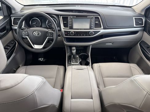 Used 2017 Toyota Highlander XLE image 17
