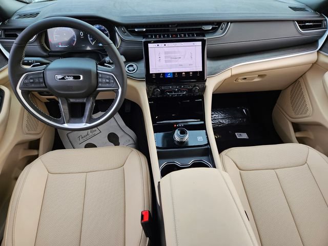 New 2025 Jeep Grand Cherokee Limited w/ Luxury Tech Group II RWD image 9
