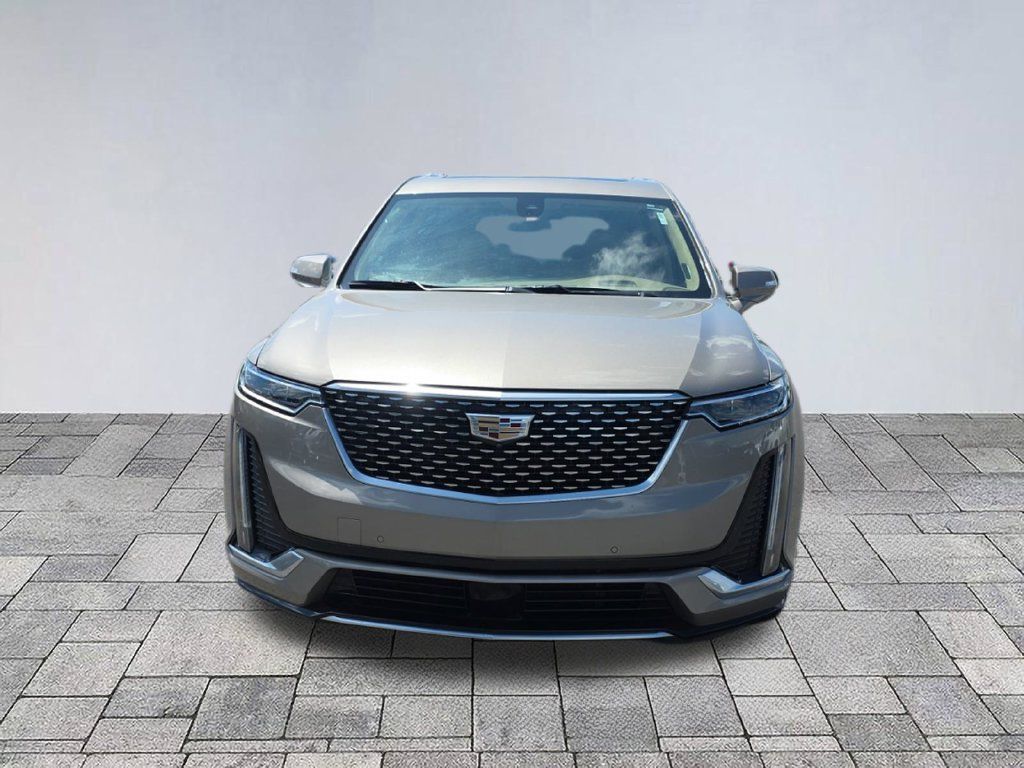 Used 2022 Cadillac XT6 Premium Luxury w/ Platinum Package FWD image 2