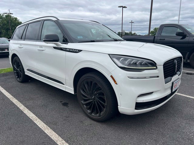 Used 2023 Lincoln Aviator Reserve w/ Equipment Group 201A AWD/4WD image 3