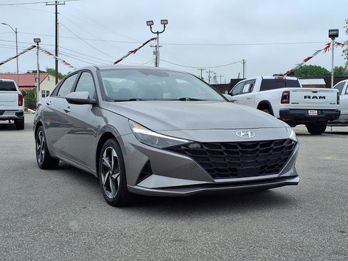 Used 2023 Hyundai Elantra SEL w/ Convenience Package FWD image 24