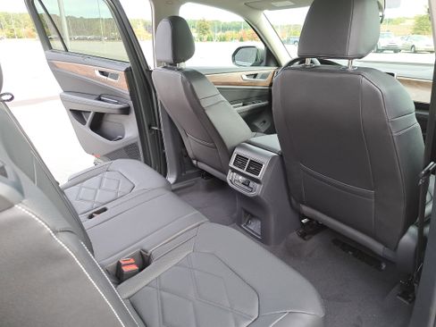 New 2026 Volkswagen Atlas SE image 11