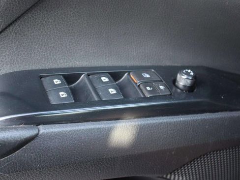 Used 2018 Toyota Camry LE image 25