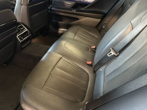 Used 2019 BMW 740i w/ Executive Package RWD image 5