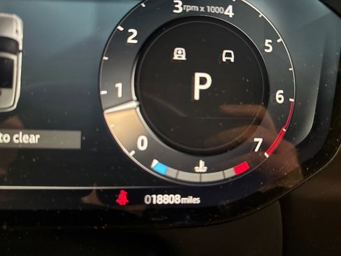 Used 2024 Land Rover Range Rover Sport SE image 16