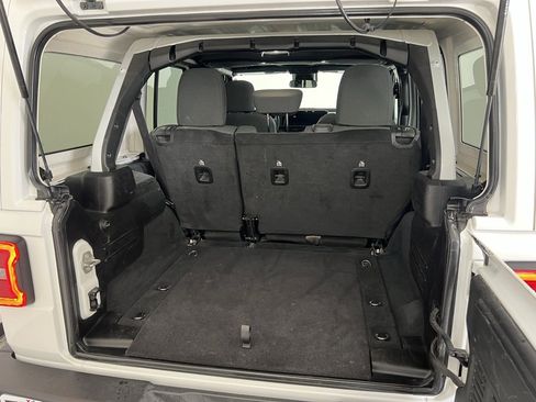 Used 2024 Jeep Wrangler Sahara image 7