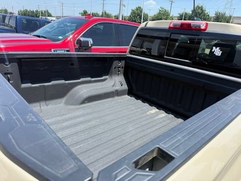 Used 2024 GMC Canyon AT4 AWD/4WD image 5