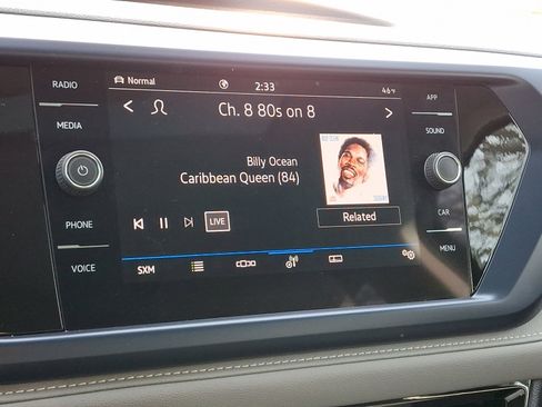 Certified 2024 Volkswagen Taos SE image 18