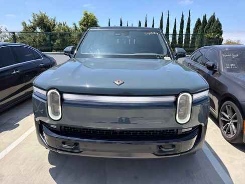 Used 2026 Rivian R1S Premium AWD/4WD image 1
