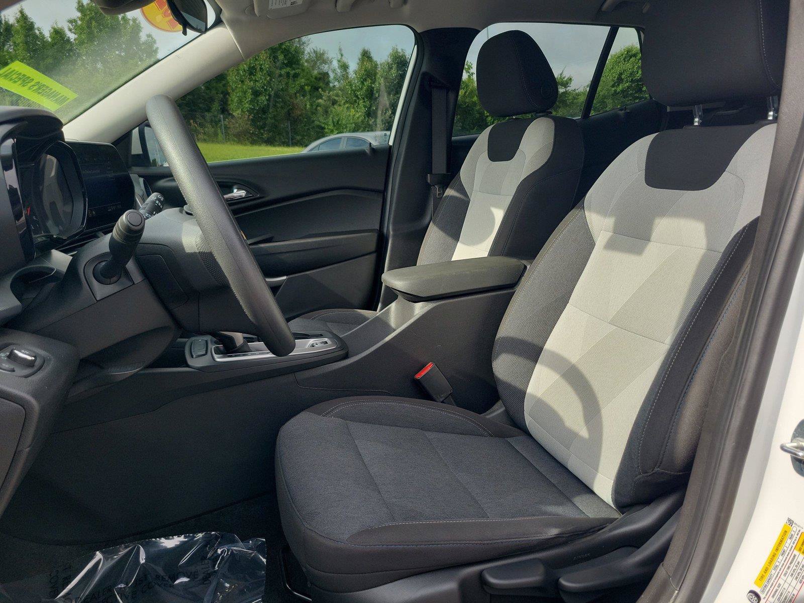 Used 2024 Chevrolet Trax LS w/ LS Convenience Package FWD image 20