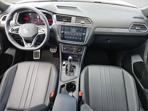 Used 2023 Volkswagen Tiguan SE R-Line image 17