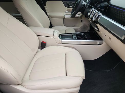 Used 2025 Mercedes-Benz GLB 250 image 14