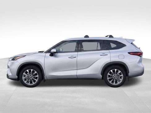 Used 2022 Toyota Highlander Limited AWD/4WD image 6