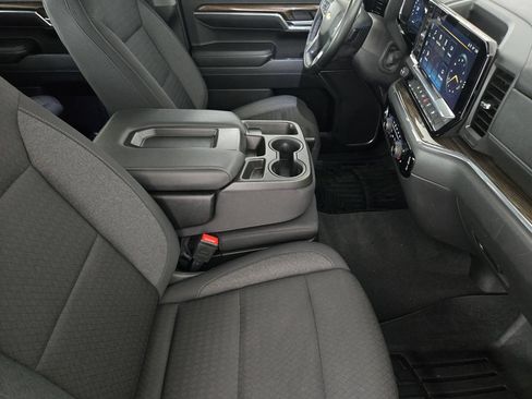 Used 2024 Chevrolet Silverado 1500 LT RWD image 16