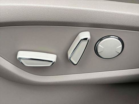 Used 2023 Lincoln Nautilus Reserve AWD/4WD image 21