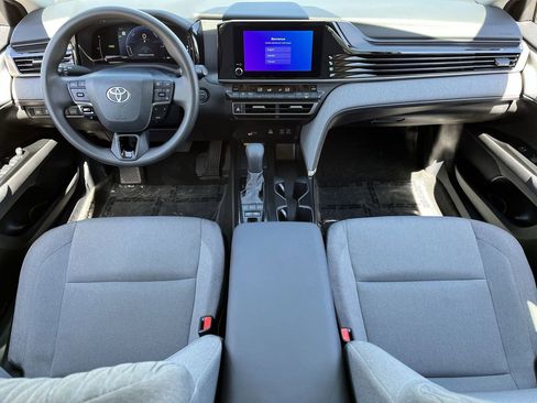 Used 2025 Toyota Camry LE w/ Convenience Package image 9