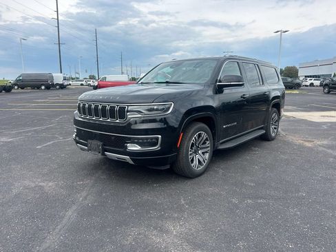 Used 2024 Jeep Wagoneer L Series II w/ Flexible Seating Group AWD/4WD image 5