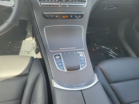 Used 2020 Mercedes-Benz GLC 300 image 18