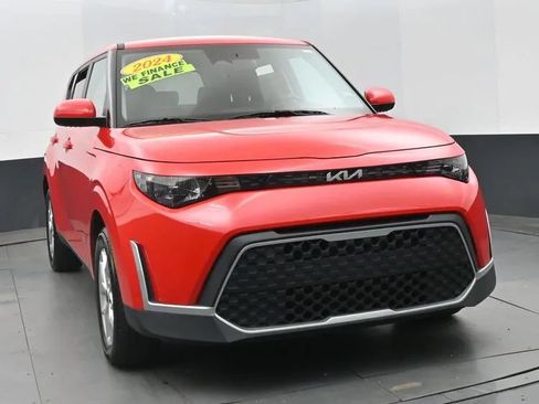 Used 2024 Kia Soul LX w/ Option Group 015 FWD image 1